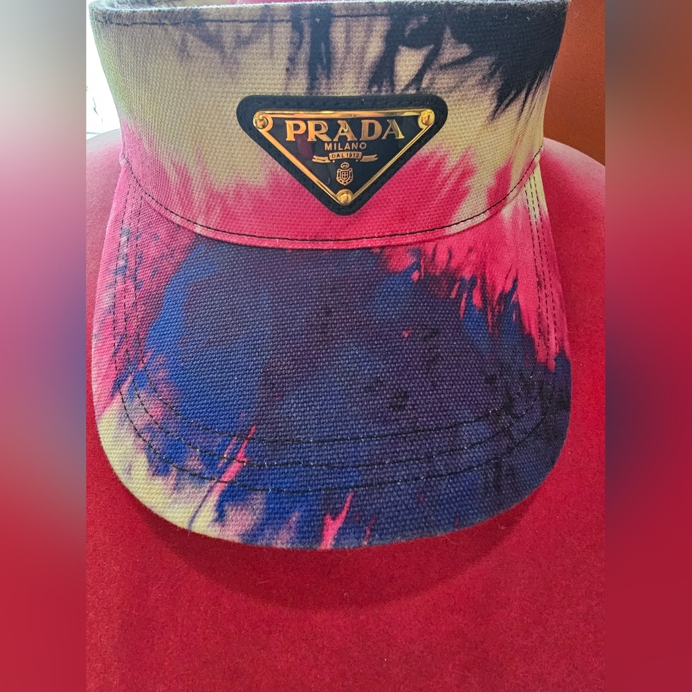 Prada tye dye sunvisor sz small never worn